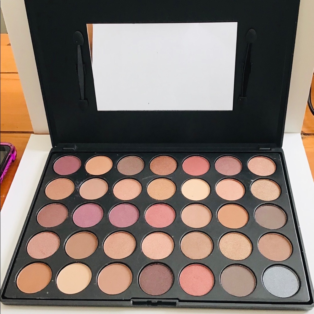 Celavi 35 Color Eyeshadow Palette (Rosy Nudes)